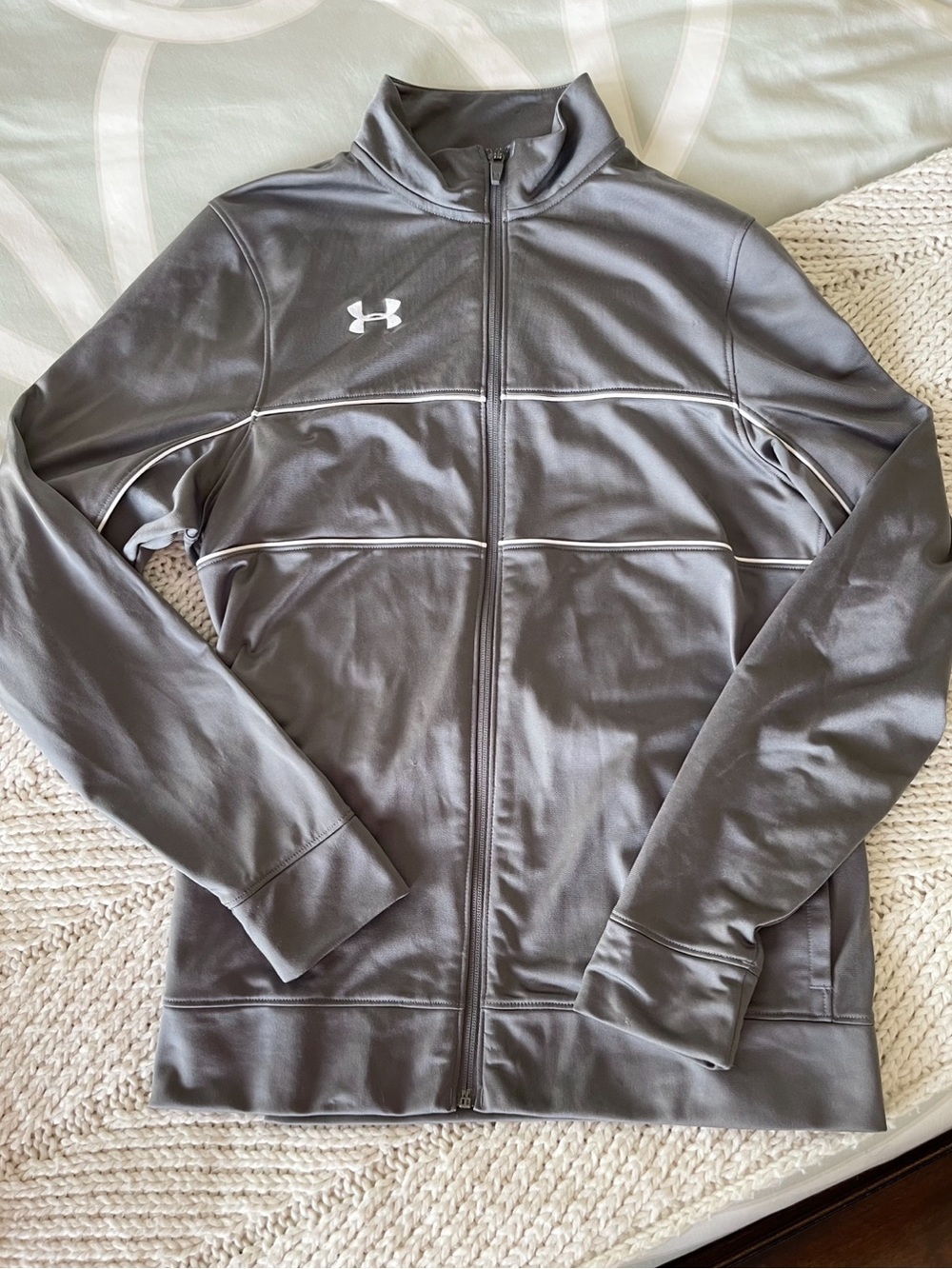 Under Armour Men’s Small (but loose) Jacket. Like new.